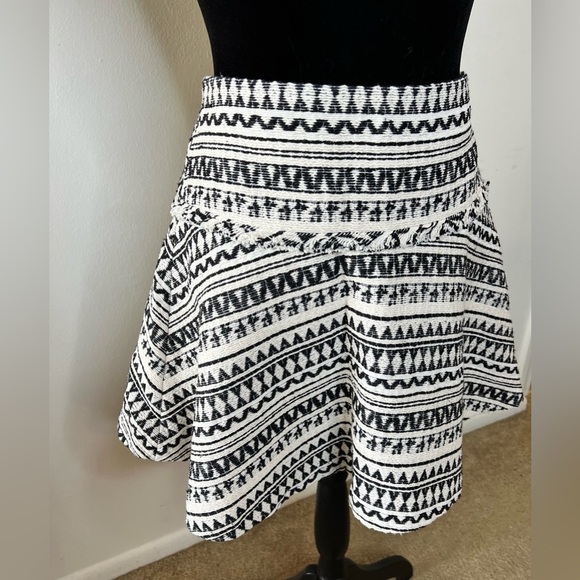Banana Republic cream black Aztec tweed skater mini skirt lined zip back size 2 - Picture 3 of 9